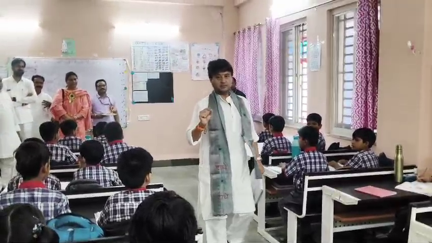 22 वर्ष से विद्यालय की माँग सिंधिया के अथक प्रयासों से हुई पूरी